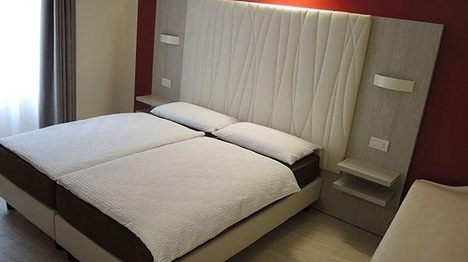 camera da letto matrimoniale per albergo